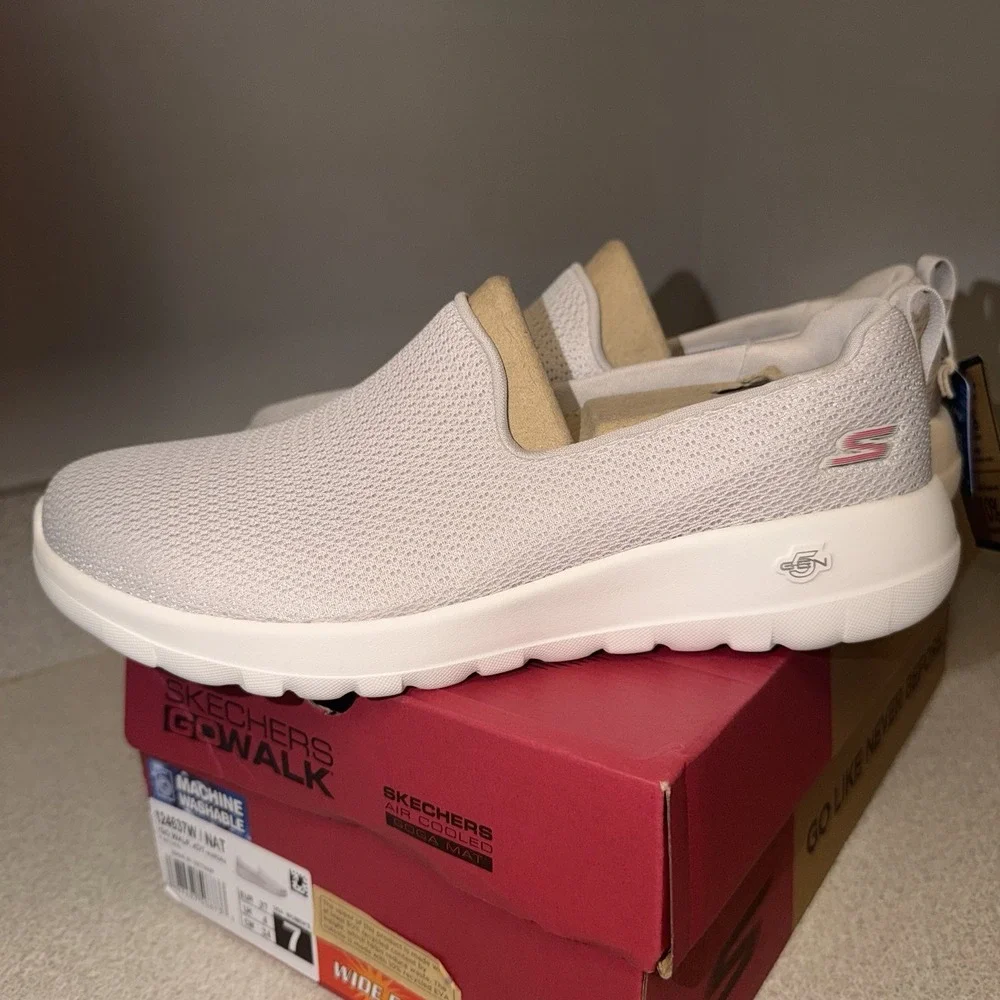 SKECHERS Go Walk Joy Aurora Natural Women's Slip On Sneakers Size 7 Wide Fit NWB
